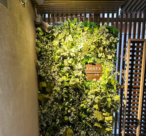 ホテルの室内壁面緑化